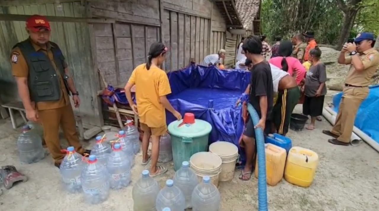 BPBD Bojonegoro Salurkan 337 Tangki Air Bersih ke 15 Desa Terdampak Kekeringan