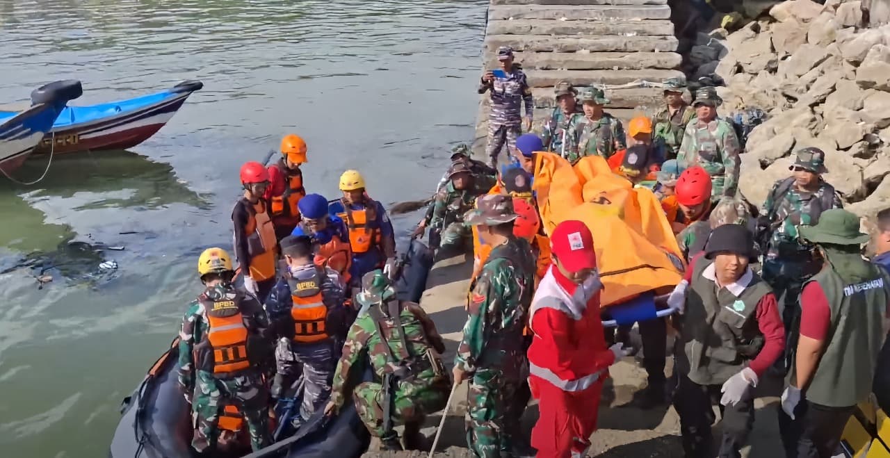 TNI Gelar Latihan Gabungan Penanggulangan Bencana di Pesisir Tulungagung