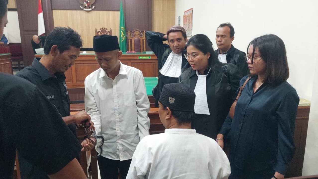 Hakim PN Gresik Vonis Bebas Dua Terdakwa Pemalsuan SHM