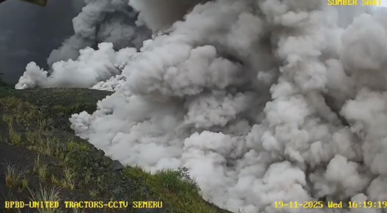 Polisi Tutup Jalur Malang–Lumajang Akibat Erupsi Semeru