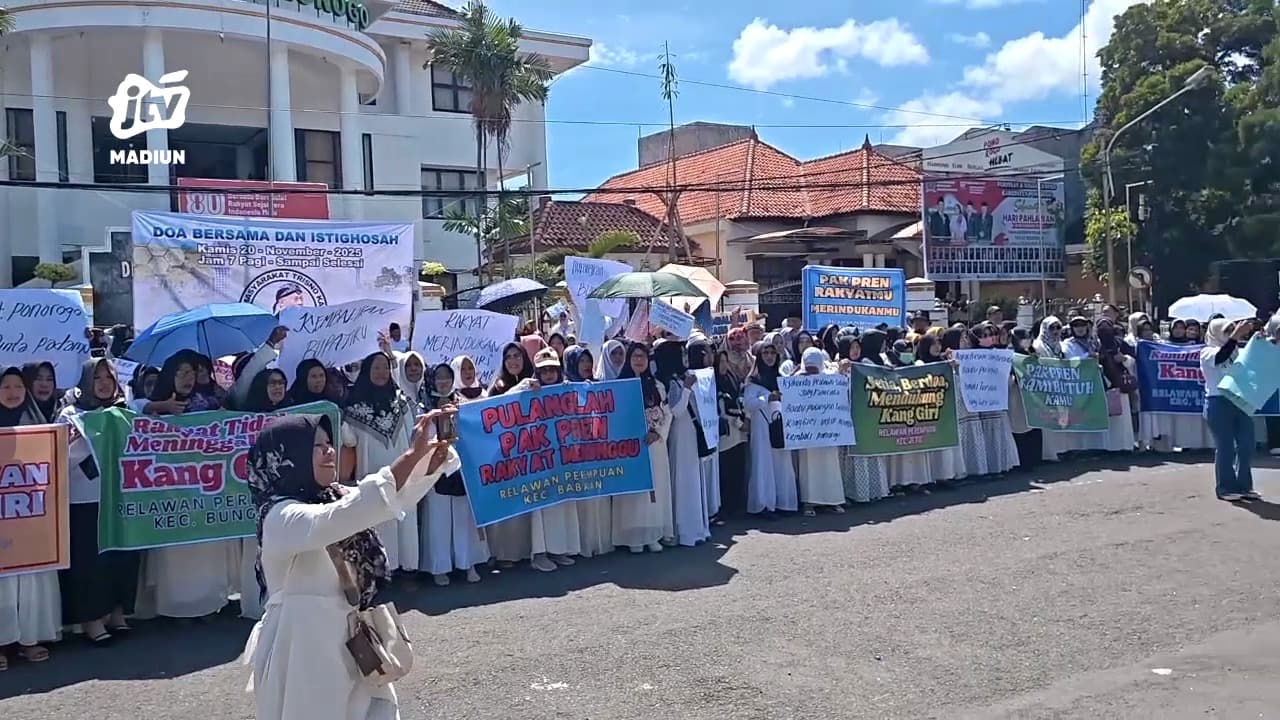 Ratusan Emak-Emak Gelar Doa, Suarakan Keresahan Usai Penangkapan Sugiri Sancoko