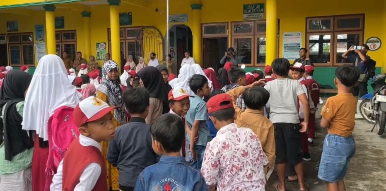 Sekolah Disapu Erupsi Semeru, 94 Siswa SD Numpang Belajar Ke Sekolah Lain