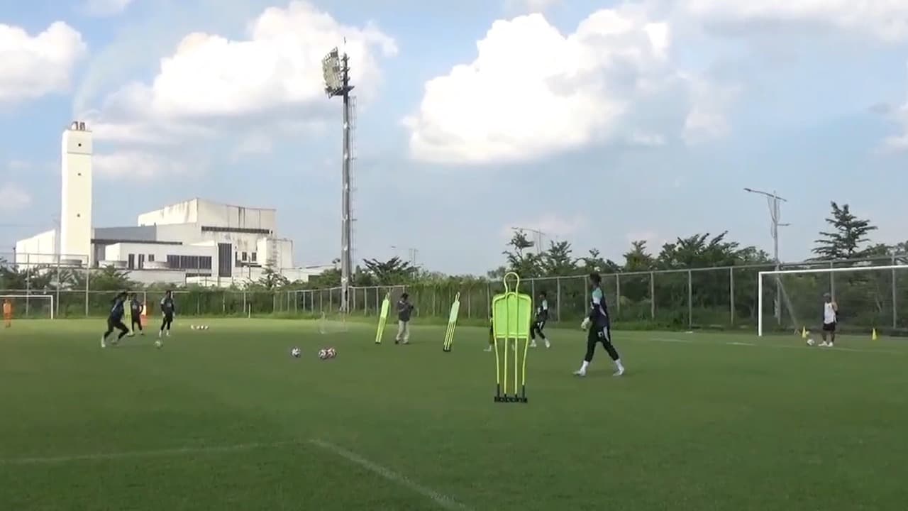 Bhayangkara FC vs Persebaya, Ujian Uston Nawawi Melawan Paul Munster