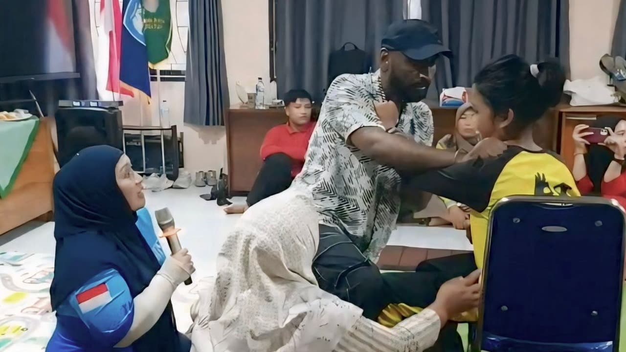 Perkins Internasional Latih Fisiotherapi Ratusan Guru dan Orang tua ABK di Banyuwangi