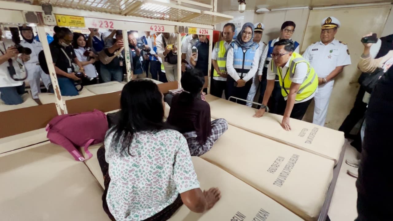 Wakil Kepala BP BUMN Tinjau Angkutan Nataru di Pelabuhan Tanjung Perak