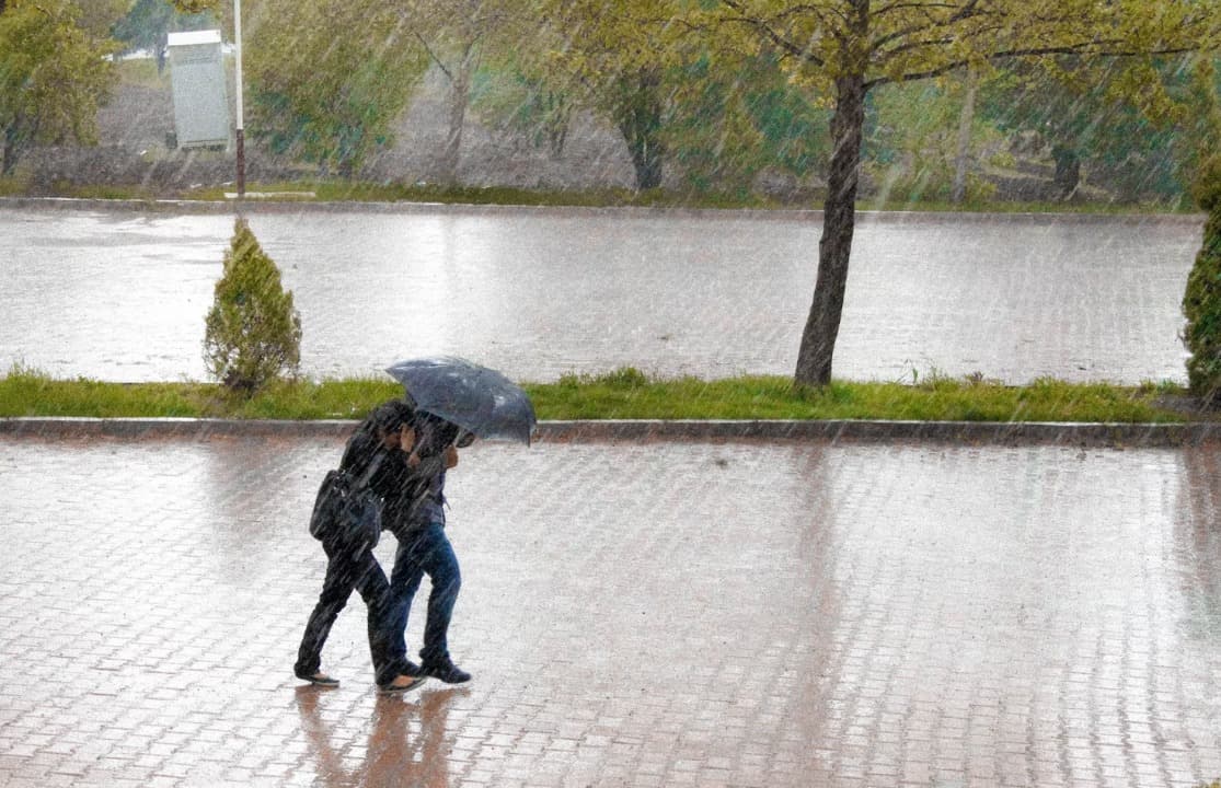 BMKG Imbau Masyarakat Jawa Timur Waspada Potensi Cuaca Ekstrem hingga 10 Januari