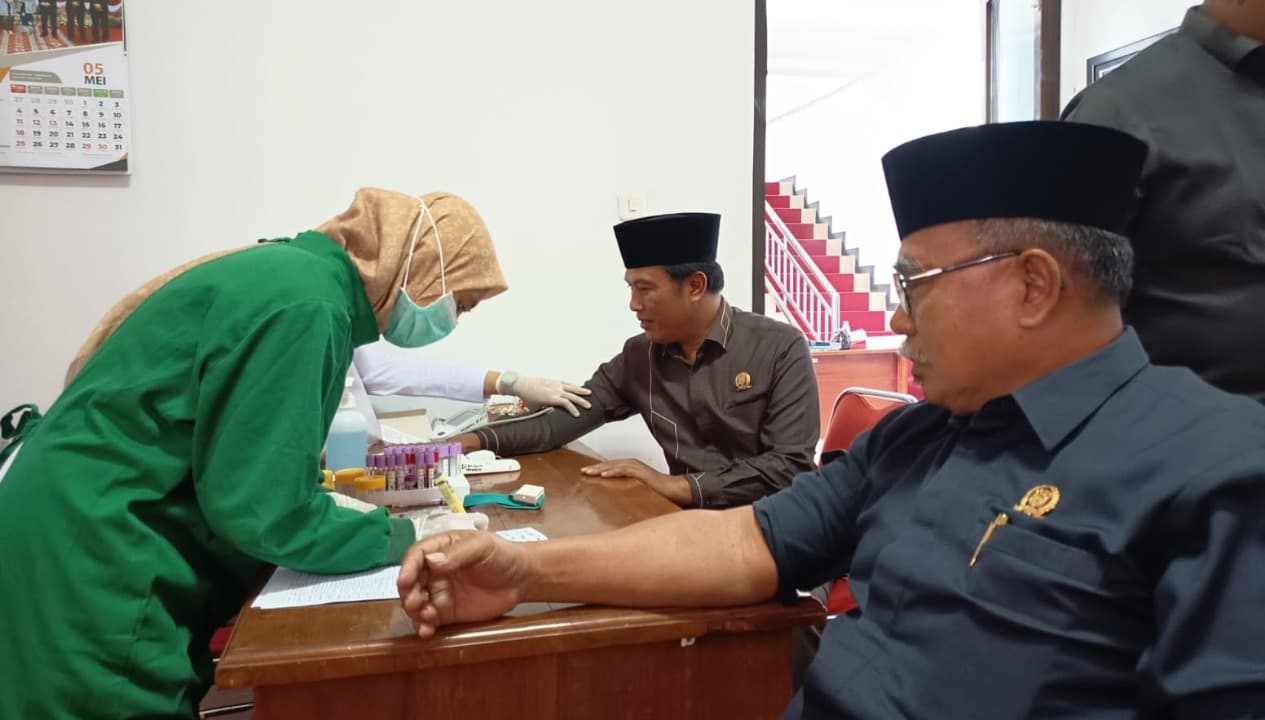 Pastikan Bebas Narkoba, 45 Anggota DPRD Pacitan Jalani Tes Urine dan Medical Check-Up