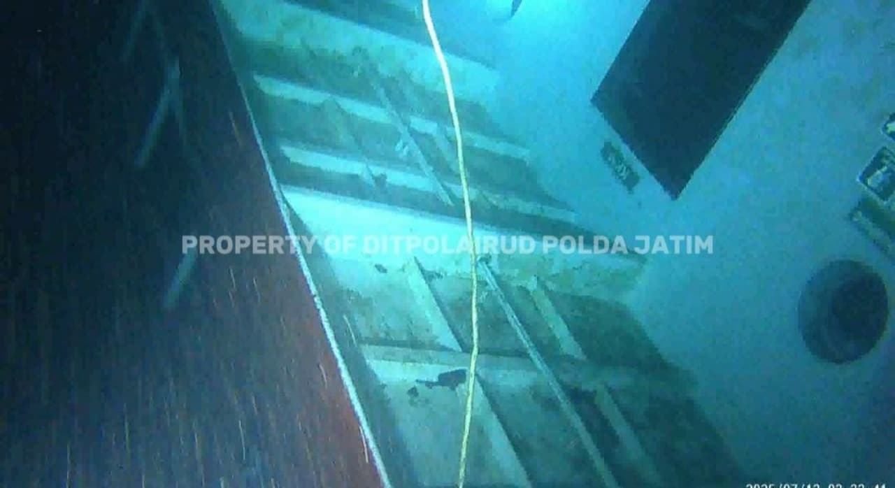 Tim Pengangkat Bangkai KMP Tunu Pratama Jaya Survei Lokasi