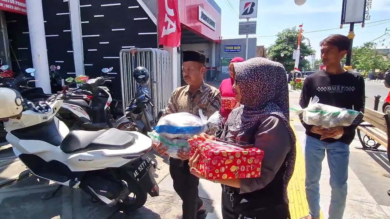 Ayah di Ponorogo Belikan Motor untuk Anak dengan Tabungan Koin Rp20 Juta