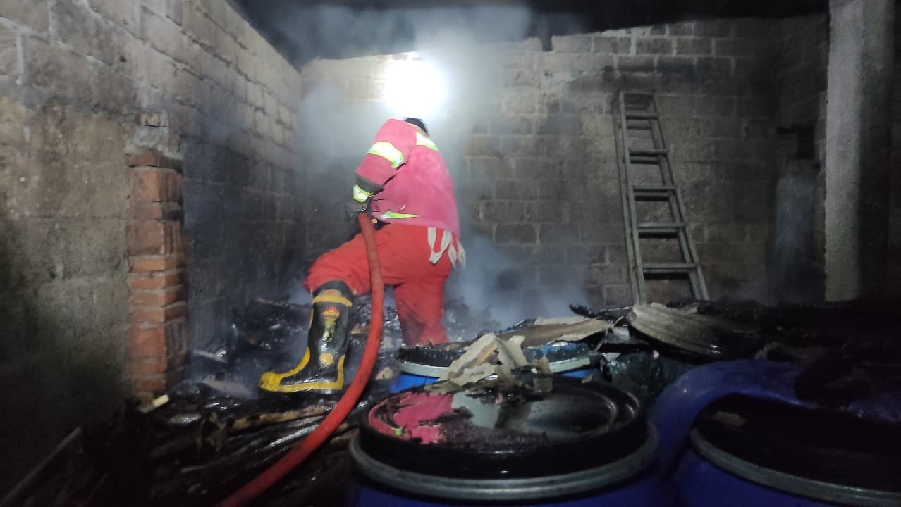 Gudang Penyimpanan Pakan Ternak Fermentasi Terbakar