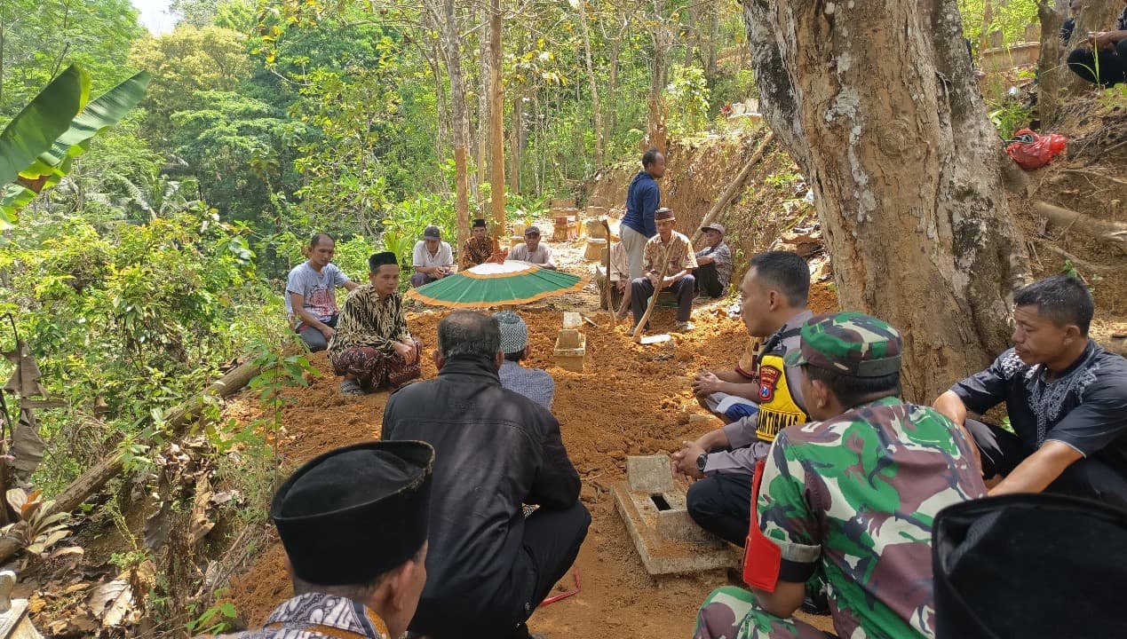 Korban Pembunuhan oleh Mantan Menantu di Pacitan Dimakamkan