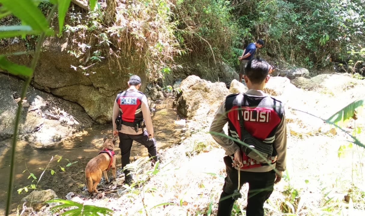 Polisi Kerahkan K-9 Squad Polda Jatim, Jejak Pelaku Pembunuhan Mengarah Keluar Desa Temon