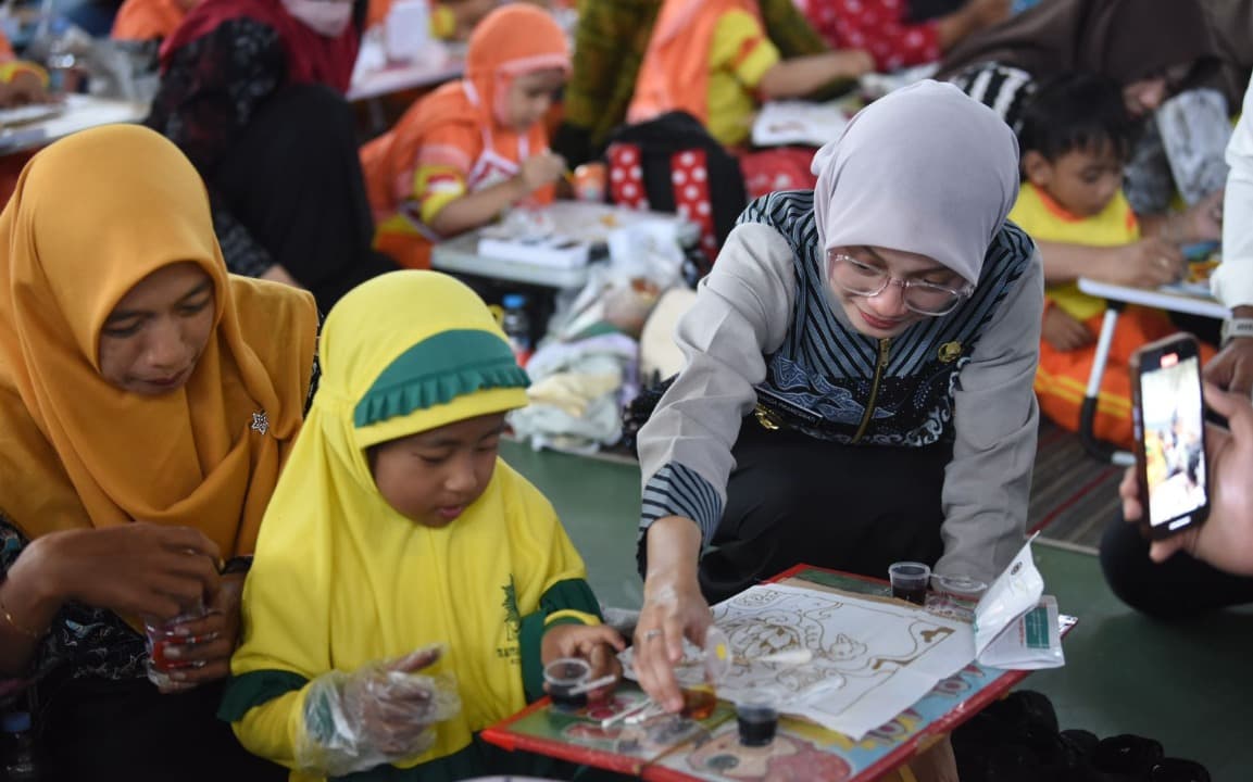 Wali Kota Kediri Ajak Anak TK Cintai Budaya Lewat Gebyar Membatik PAUD