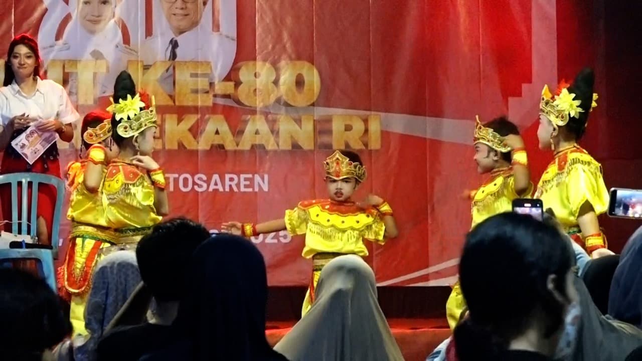Peringatan HUT Ke-80 RI dan HUT Ke-1146 Kota Kediri, Kelurahan Tosaren Gelar Panggung Hiburan Meriah