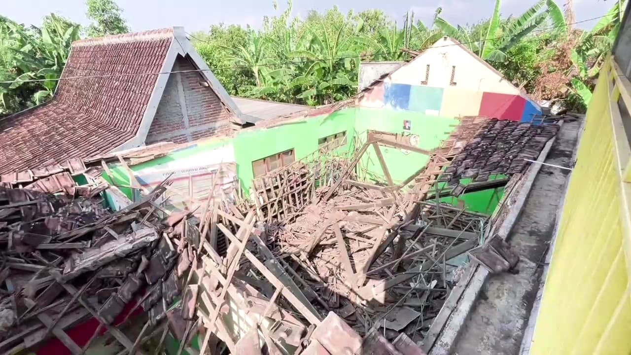 Atap Bangunan PAUD dan TK di Ngawi Ambruk, Kegiatan Belajar Diliburkan