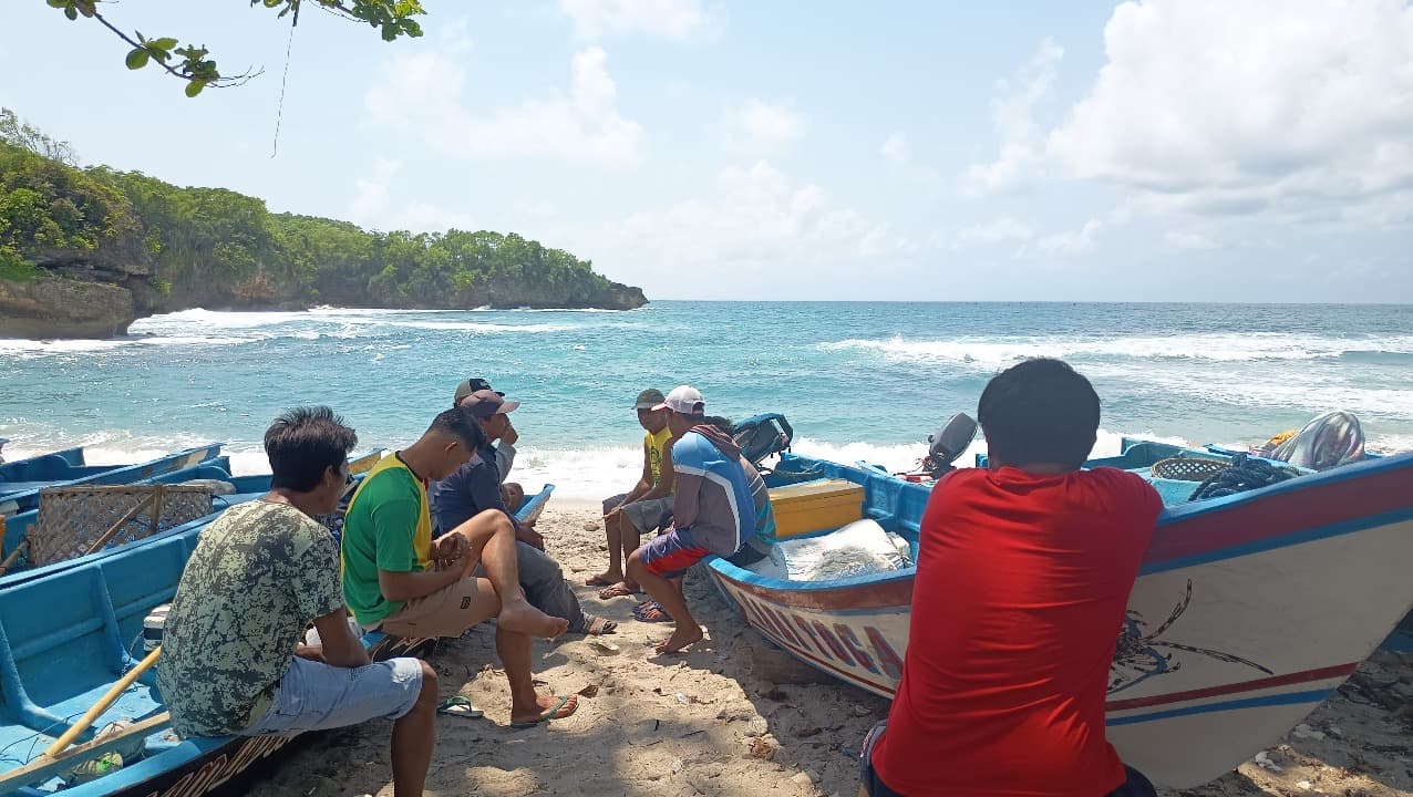 Seorang Nelayan Hilang Diterjang Gelombang di Pantai Wawaran Pacitan