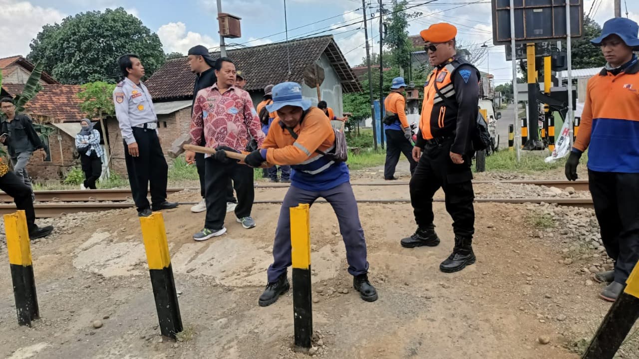 Kereta Kini Melesat 120 Km/Jam! KAI Daop 7 Madiun Benahi Jalur dan Tutup Perlintasan Ilegal