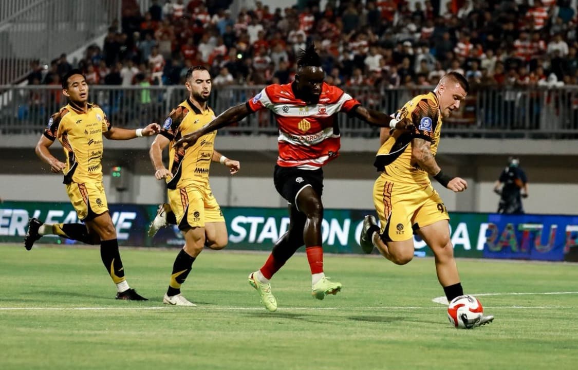 Duel Madura United Kontra PSM Makassar Jadi Laga Spesial Bagi Balotelli