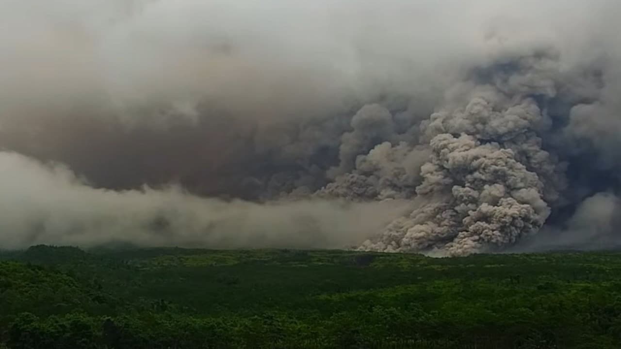 Semeru Erupsi: Status Naik Jadi Awas