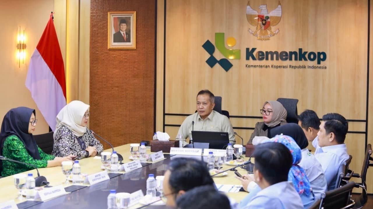 Menteri Koperasi dan Bupati Ipuk Teken MoU Percepatan Pengembangan Koperasi Merah Putih