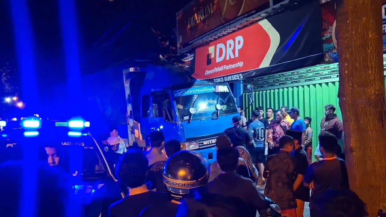 Kecelakaan Tragis di Boyolangu, 3 Orang Tewas Termasuk Sopir Truk yang Diduga Kambuh Asma