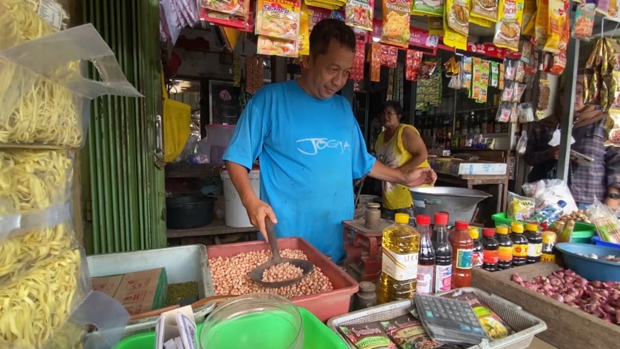 Harga Kacang Tanah di Blitar Melambung, Penjualan Pedagang Turun Drastis